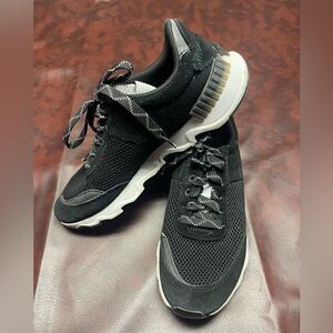 Sorel kinetic lite lace‎ up black sneakers, size 8